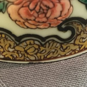 Une tasse et soucoupe en porcelaine de Chine famille rose coquille d'oeuf aux papillons, Yongzheng, 1723-1735 — photo 10