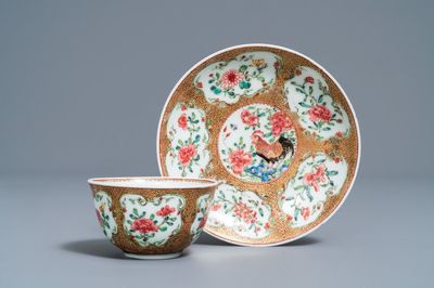 Une tasse et soucoupe en porcelaine de Chine famille rose coquille d'oeuf, Yongzheng