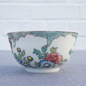 Une tasse et soucoupe en porcelaine de Chine famille rose coquille d'oeuf, Yongzheng — photo 17