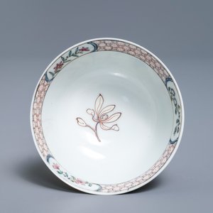 Une tasse et soucoupe en porcelaine de Chine famille rose coquille d'oeuf, Yongzheng — photo 8