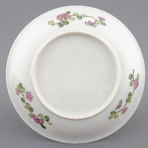 Une tasse et soucoupe en porcelaine de Chine famille rose coquille d'oeuf, Yongzheng, 1723-1735 — photo 8