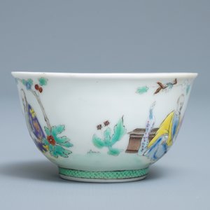 Une tasse et soucoupe en porcelaine de Chine famille rose d'après Cornelis Pronk, 'Visite du docteur', Qianlong — photo 7