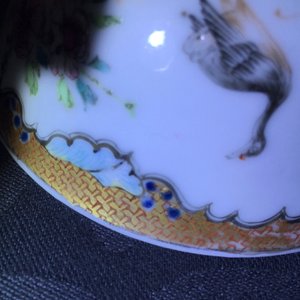 Une tasse et soucoupe en porcelaine de Chine famille rose et grisaille à décor de grues, Yongzheng — photo 12