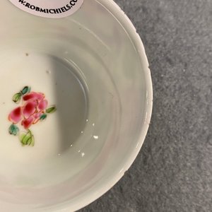 Une tasse et soucoupe en porcelaine de Chine famille rose pour le marché espagnol ou mexicain, Yongzheng/Qianlong — photo 11