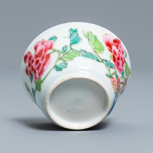 Une tasse et soucoupe en porcelaine de Chine famille rose pour le marché espagnol ou mexicain, Yongzheng/Qianlong — photo 9