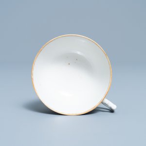 Une tasse et soucoupe en porcelaine de Chine famille rose pour le marché hollandais aux armes de Van Scholten et Wesele, Qianlong — photo 8