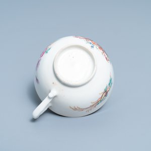 Une tasse et soucoupe en porcelaine de Chine famille rose pour le marché hollandais aux armes de Van Scholten et Wesele, Qianlong — photo 9