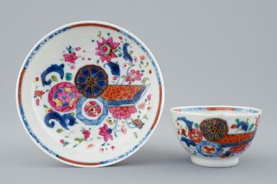 Une tasse et soucoupe en porcelaine de Chine famille rose, Qianlong, 18ème