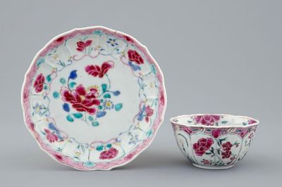 Une tasse et soucoupe en porcelaine de Chine famille rose, Qianlong, 18ème