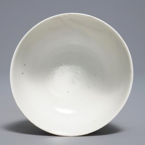 Une tasse et soucoupe en porcelaine de Chine famille rose, Qianlong — photo 8