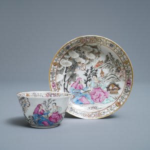 Une tasse et soucoupe en porcelaine de Chine famille rose, Qianlong — photo 1