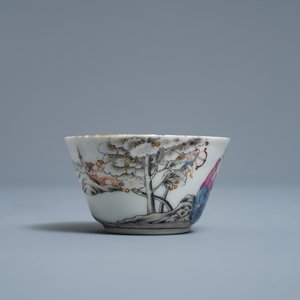 Une tasse et soucoupe en porcelaine de Chine famille rose, Qianlong — photo 5