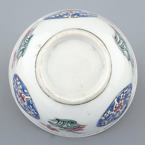 Une tasse et soucoupe en porcelaine de Chine famille rose semi-coquille d'oeuf, Yongzheng/Qianlong — photo 5