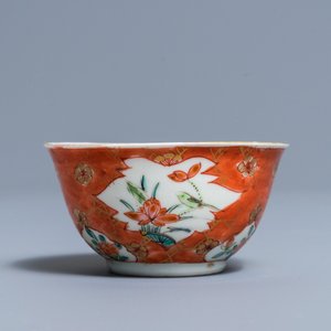 Une tasse et soucoupe en porcelaine de Chine famille rose, Yongzheng — photo 5
