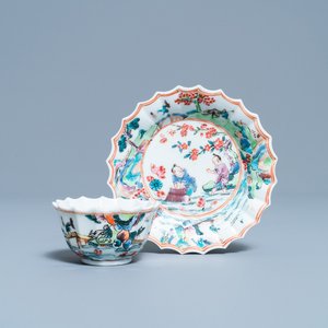 Une tasse et soucoupe en porcelaine de Chine famille rose, Yongzheng — photo 1