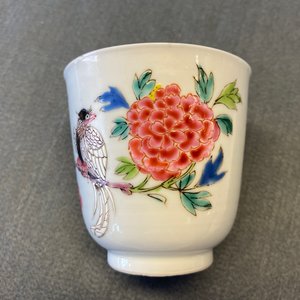 Une tasse et soucoupe en porcelaine de Chine famille rose, Yongzheng — photo 16