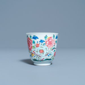 Une tasse et soucoupe en porcelaine de Chine famille rose, Yongzheng — photo 7