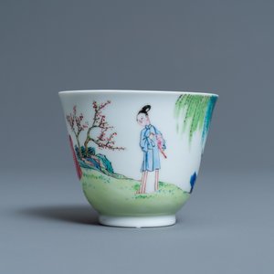 Une tasse et soucoupe en porcelaine de Chine famille rose, Yongzheng — photo 7