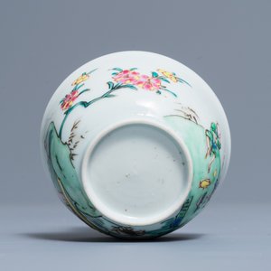 Une tasse et soucoupe en porcelaine de Chine famille rose, Yongzheng — photo 9