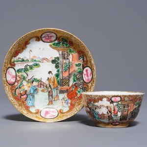 Une tasse et soucoupe en porcelaine de Chine famille rose, Yongzheng/Qianlong — photo 1