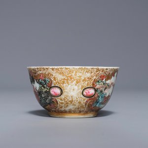 Une tasse et soucoupe en porcelaine de Chine famille rose, Yongzheng/Qianlong — photo 7