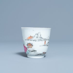 Une tasse et soucoupe en porcelaine de Chine famille rose, Yongzheng/Qianlong — photo 5