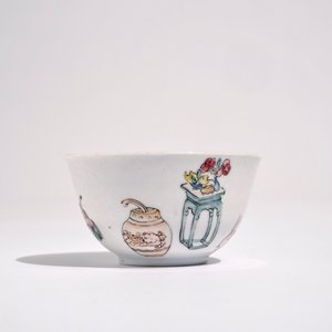 Une tasse et soucoupe en porcelaine de Chine famille rose, Yongzheng — photo 6