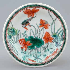 Une tasse et soucoupe en porcelaine de Chine famille verte et café au lait, Kangxi — photo 2