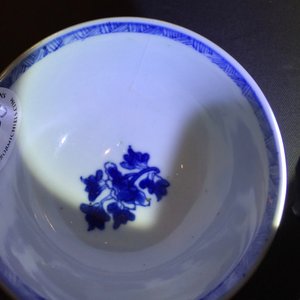 Une tasse et soucoupe en porcelaine de Chine famille verte sur fond café au lait, Kangxi — photo 10