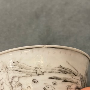 Une tasse et soucoupe en porcelaine de Chine grisaille à décor d'Européens, Yongzheng — photo 12