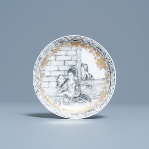 Une tasse et soucoupe en porcelaine de Chine grisaille et doré, Qianlong — photo 2
