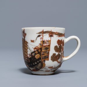 Une tasse et soucoupe en porcelaine de Chine grisaille et doré, Yongzheng/Qianlong — photo 4