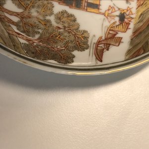 Une tasse et soucoupe en porcelaine de Chine grisaille et doré, Yongzheng/Qianlong — photo 12