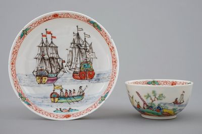 Une tasse et soucoupe en porcelaine de Chine surdécorées aux Pays-Bas, 18ème