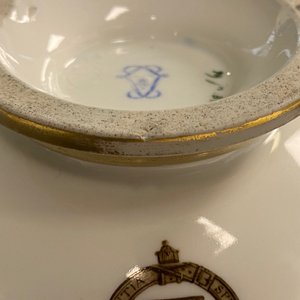 Une tasse et soucoupe en porcelaine de Sèvres armoriée pour von Linsingen, France, 1ère moitié du 19ème — photo 13