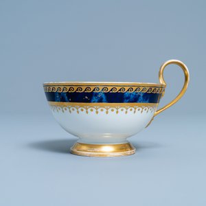 Une tasse et soucoupe en porcelaine de Sèvres armoriée pour von Linsingen, France, 1ère moitié du 19ème — photo 4