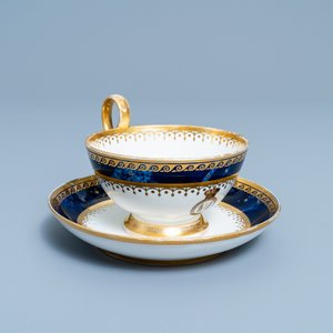 Une tasse et soucoupe en porcelaine de Sèvres armoriée pour von Linsingen, France, 1ère moitié du 19ème — photo 10