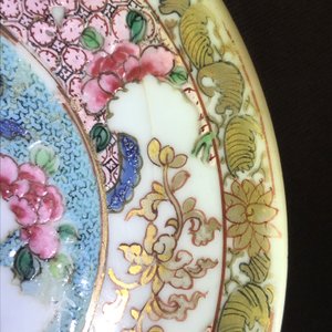Une tasse et soucoupe 'ruby back' en porcelaine de Chine famille rose, Yongzheng — photo 12