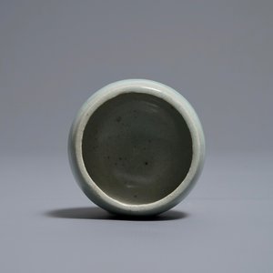 Une tasse sur son support en porcelaine céladon, Corée, Goryeo ou après — photo 9