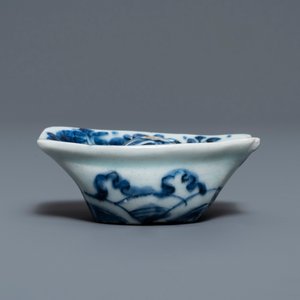 Une tasse surprise en porcelaine de Chine bleu et blanc, époque Transition — photo 4