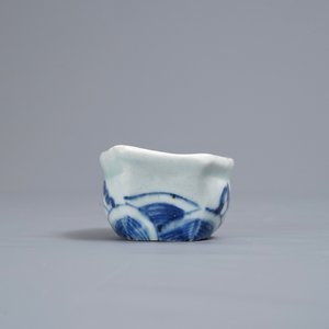 Une tasse surprise en porcelaine de Chine bleu et blanc, époque Transition — photo 4