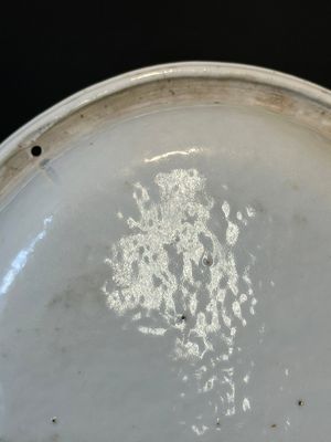 Une terrine couverte à deux compartiments et une assiette monogrammée en porcelaine de Chine famille rose de Canton, 19ème — photo 25