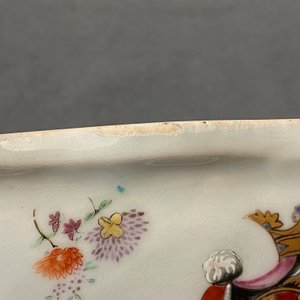 Une terrine couverte armoriée 'De Calenberg - De Pascale' en porcelaine de Chine famille rose pour le marché belge, Qianlong, ca. 1755 — photo 24