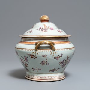 Une terrine couverte armoriée pour la 'New British East India Company' en porcelaine de Chine famille rose, Jiaqing — photo 5