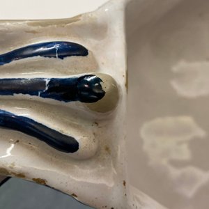 Une terrine couverte de forme rocaille en faïence de Bruxelles en bleu et blanc, 18ème — photo 20