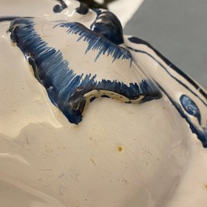 Une terrine couverte de forme rocaille en faïence de Bruxelles en bleu et blanc, 18ème — photo 22