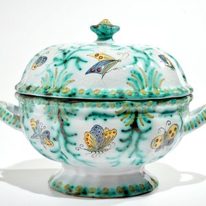 Une terrine couverte en faïence polychrome de Bruxelles, 18/19ème — photo 3