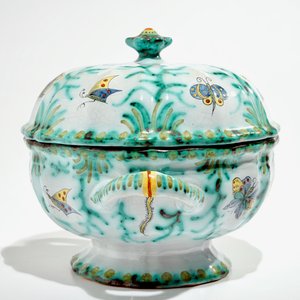 Une terrine couverte en faïence polychrome de Bruxelles, 18/19ème — photo 4