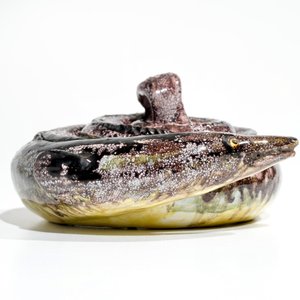 Une terrine couverte en forme de brochet en faïence de Bruxelles, 18ème — photo 3