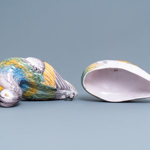 Une terrine couverte en forme de canard en faïence polychrome, France, 18ème — photo 6